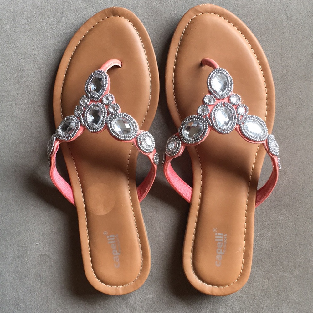 4/15$ Ladies coral Rhinestone Flip Flops 💎